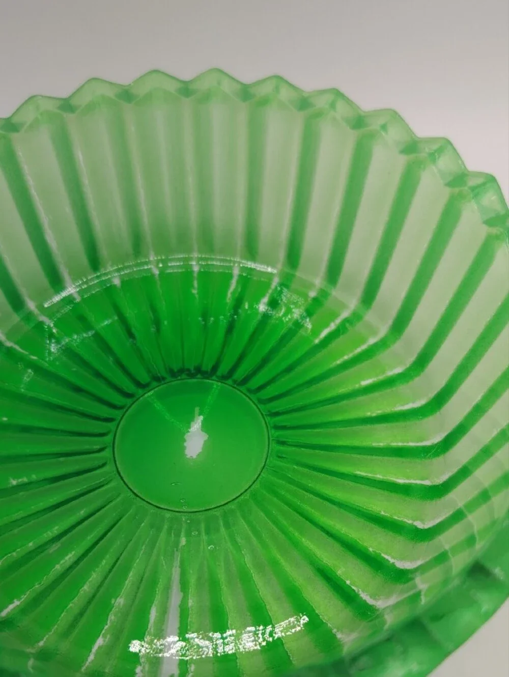 Vintage Green Flashed Glass Swan Powder/Jewelry Box 5
